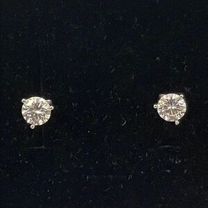 💎1.0Ctw Moissanite 3 Prongs Stud Earrings with GRA Certificate